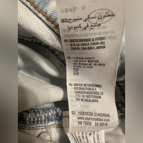 Abercrombie & Fitch the mom high rise Love High Rise Curve light wash 37/24L - Picture 13 of 16